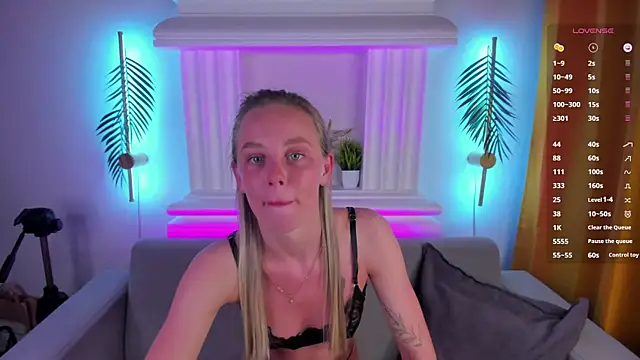 Tesssa Young online show from April 24, 2026, 1:08 am
