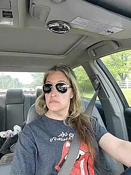 Sunflower0025 online show from April 8, 2026, 5:35 pm