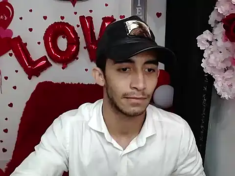 Snapshot of Caius_fox chatting on February 15, 2026, 4:58 pm Caius fox online show from February 15, 2026, 4:58 pm