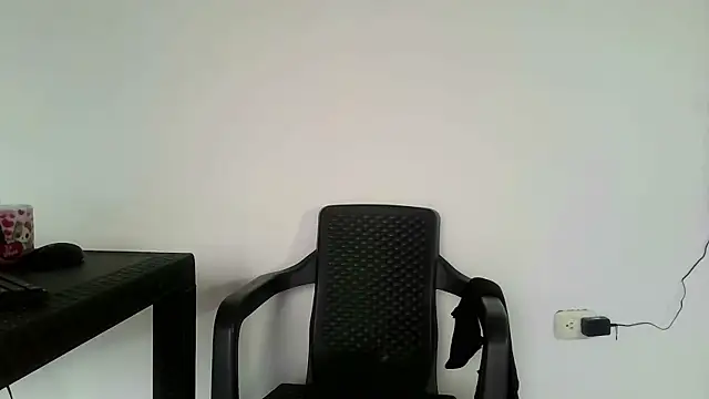 Snapshot of luisk200 chatting on February 10, 2026, 1:04 pm luisk200 online show from February 10, 2026, 1:04 pm