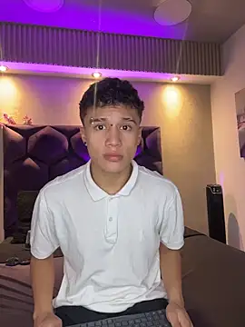 Snapshot of Dominik_Souza chatting on April 23, 2026, 8:11 pm Dominik Souza online show from April 23, 2026, 8:11 pm
