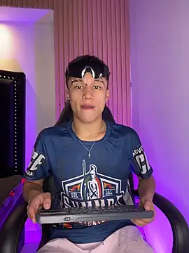 Snapshot of Dominik_Souza chatting on April 26, 2026, 2:26 pm Dominik Souza online show from April 26, 2026, 2:26 pm