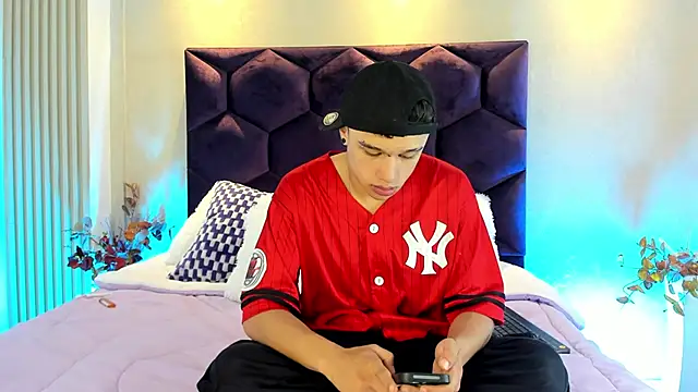 Snapshot of Dominik_Souza chatting on May 28, 2026, 5:43 pm Dominik Souza online show from May 28, 2026, 5:43 pm
