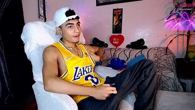 tiancam online show from May 19, 2026, 3:24 am