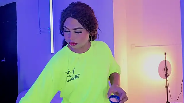 Snapshot of megara_hott chatting on February 15, 2026, 3:31 pm megara hott online show from February 15, 2026, 3:31 pm