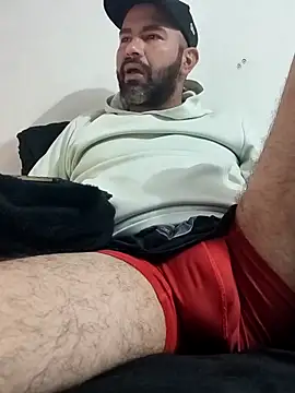 Snapshot of hairyandbigmann chatting on February 10, 2026, 2:15 am hairyandbigmann online show from February 10, 2026, 2:15 am