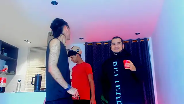 Snapshot of TheBatMansion chatting on February 21, 2026, 4:02 am TheBatMansion online show from February 21, 2026, 4:02 am