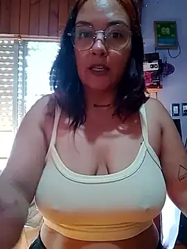 kuramaqueen online show from April 13, 2026, 11:48 am