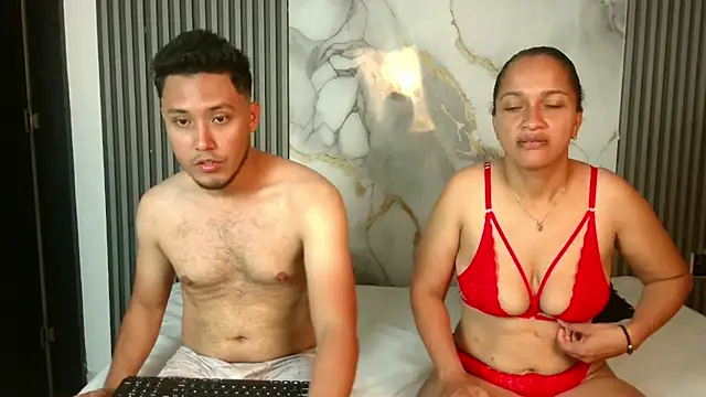 Snapshot of LunandCarlos chatting on February 20, 2026, 2:28 pm LunandCarlos online show from February 20, 2026, 2:28 pm