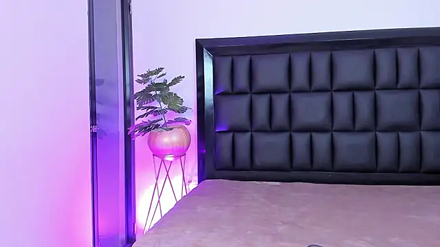 mia roosee1 online show from March 19, 2026, 6:06 am