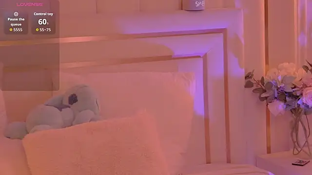 MollyHilton online show from February 18, 2026, 7:43 pm