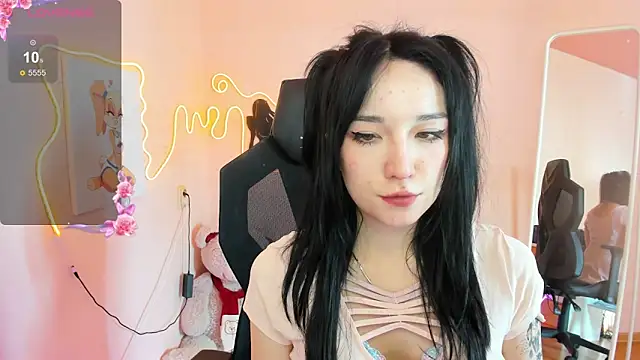 Snapshot of AliceeinWonderlanddd chatting on February 20, 2026, 6:26 am AliceeinWonderlanddd online show from February 20, 2026, 6:26 am