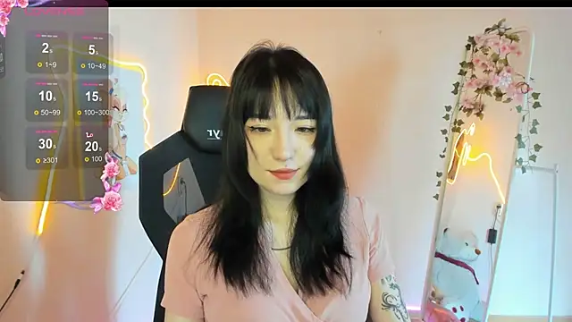 AliceeinWonderlanddd online show from April 11, 2026, 3:33 am