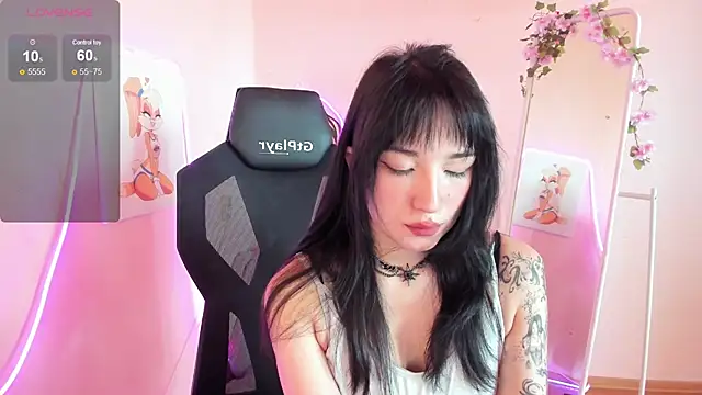 AliceeinWonderlanddd online show from July 3, 2026, 3:13 am