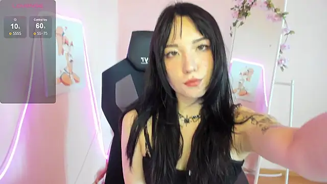 AliceeinWonderlanddd online show from July 6, 2026, 4:31 am