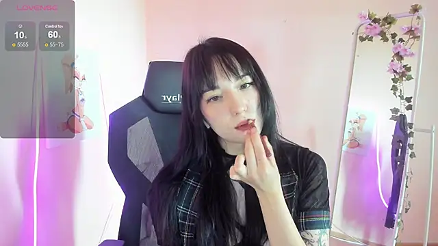 AliceeinWonderlanddd online show from July 12, 2026, 2:24 am