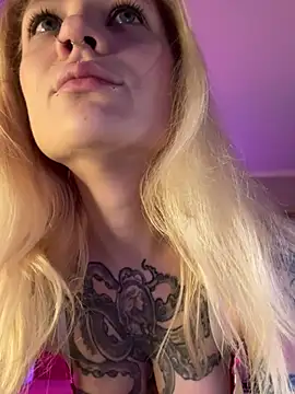 Snapshot of BlondeDoll_ chatting on February 5, 2026, 5:12 am BlondeDoll online show from February 5, 2026, 5:12 am