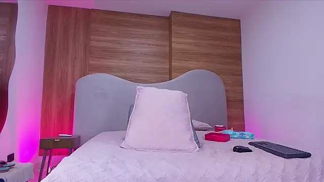 Snapshot of shaina_adams chatting on February 14, 2026, 12:02 pm shaina adams online show from February 14, 2026, 12:02 pm