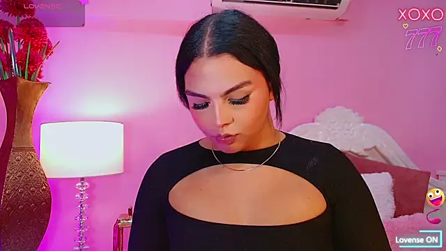 Maia Hotts online show from April 2, 2026, 9:01 pm