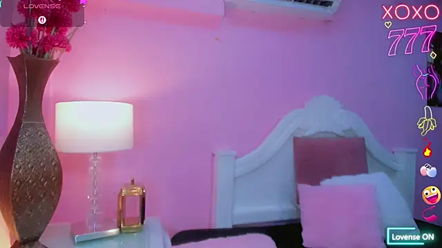 Maia Hotts online show from April 5, 2026, 8:28 pm