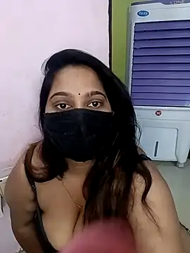 Snapshot of Aliya_Hott chatting on May 3, 2026, 6:19 am Aliya Hott online show from May 3, 2026, 6:19 am