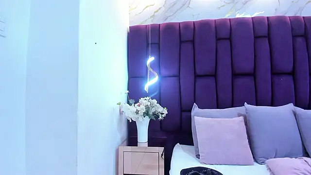 crystalstonee online show from March 11, 2026, 10:16 pm