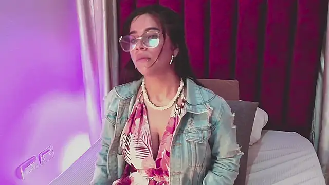 Snapshot of VaiaLowell chatting on February 20, 2026, 7:03 pm VaiaLowell online show from February 20, 2026, 7:03 pm