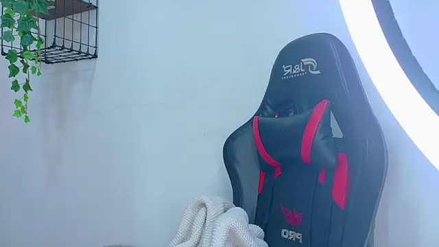 AnnieRouse   online show from February 5, 2026, 11:48 am