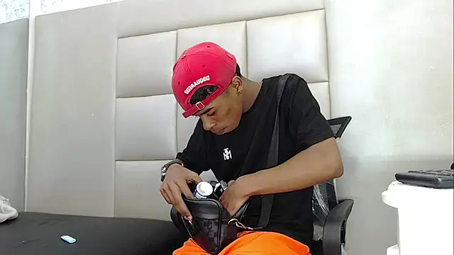 TonnyMarck online show from February 6, 2026, 3:00 am