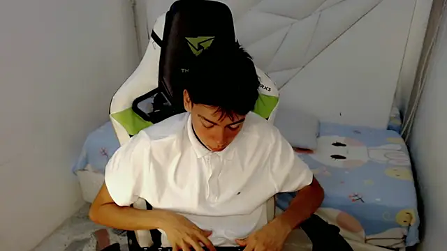 Snapshot of Liarr_ chatting on February 21, 2026, 8:10 pm Liarr online show from February 21, 2026, 8:10 pm