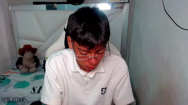 Liarr  online show from March 19, 2026, 7:51 pm