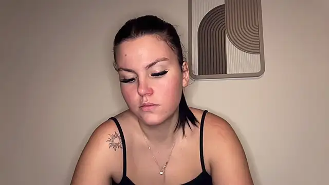 kiaraaaa75 online show from February 3, 2026, 6:24 pm