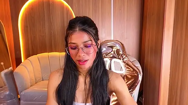 Alina b  online show from April 15, 2026, 8:09 pm