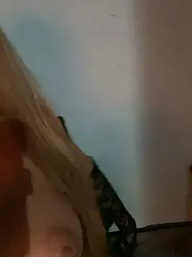 Karenhot11 online show from February 22, 2026, 1:40 am