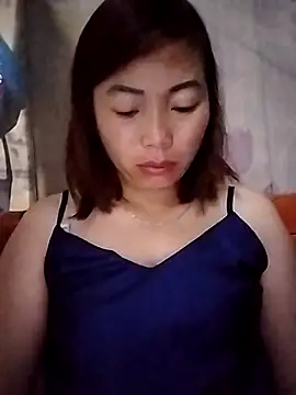 Ella-aa online show from April 13, 2026, 9:20 pm