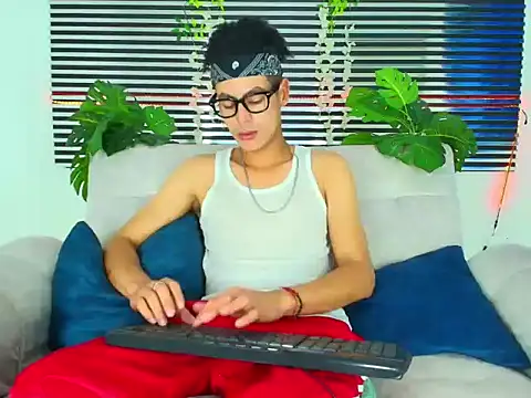 Snapshot of ThiiagoSaeenz chatting on January 31, 2026, 9:24 pm ThiiagoSaeenz online show from January 31, 2026, 9:24 pm