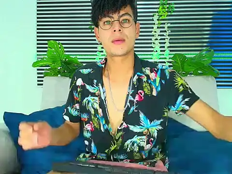 Snapshot of ThiiagoSaeenz chatting on February 5, 2026, 3:11 am ThiiagoSaeenz online show from February 5, 2026, 3:11 am