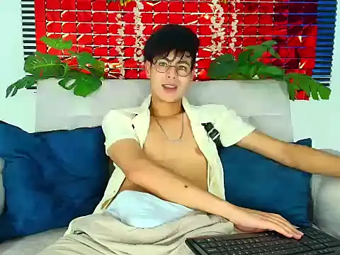 Snapshot of ThiiagoSaeenz chatting on February 15, 2026, 12:18 am ThiiagoSaeenz online show from February 15, 2026, 12:18 am