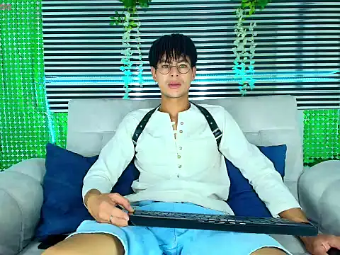 ThiiagoSaeenz online show from March 23, 2026, 5:50 pm