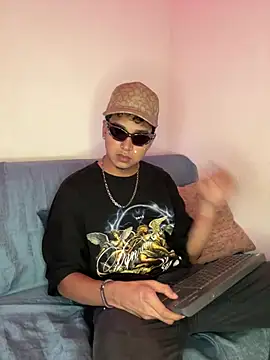 paulhot11 online show from April 17, 2026, 12:57 am