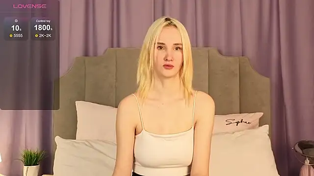 Snapshot of CrystalLili chatting on February 9, 2026, 3:32 am CrystalLili online show from February 9, 2026, 3:32 am