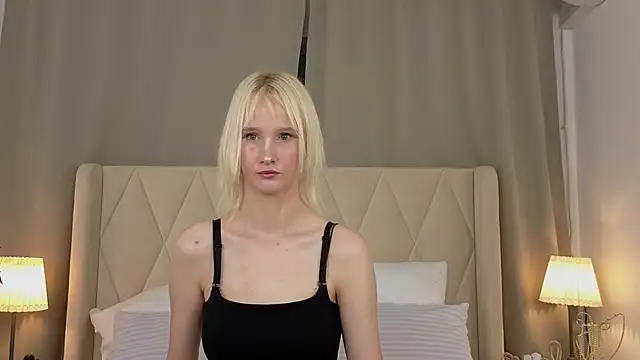 CrystalLili online show from July 1, 2026, 4:03 am
