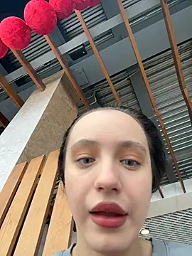 Snapshot of MiaTee chatting on February 8, 2026, 4:05 am MiaTee online show from February 8, 2026, 4:05 am