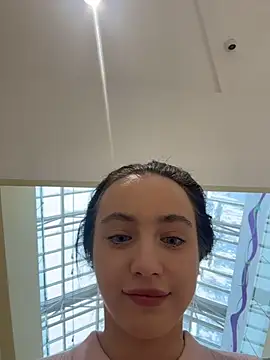 Snapshot of MiaTee chatting on February 15, 2026, 7:51 am MiaTee online show from February 15, 2026, 7:51 am