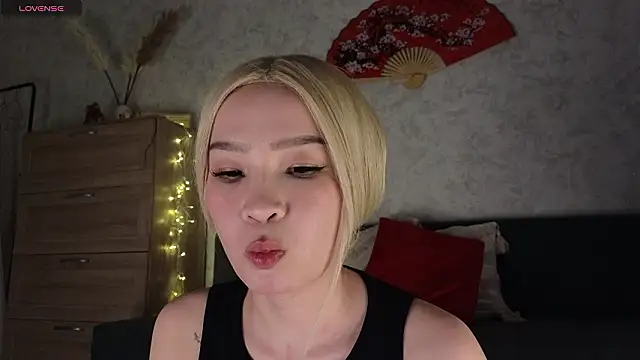 Snapshot of saya_li11 chatting on February 9, 2026, 4:27 am saya li11 online show from February 9, 2026, 4:27 am