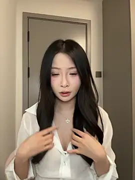 liubaobao666 online show from May 10, 2026, 12:32 pm