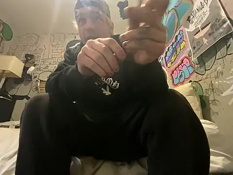 gothboiplzty online show from April 19, 2026, 9:39 pm