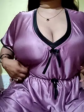 Snapshot of PARI51 chatting on February 24, 2026, 8:40 pm PARI51 online show from February 24, 2026, 8:40 pm