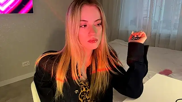 Between Eeys online show from April 2, 2026, 3:53 pm