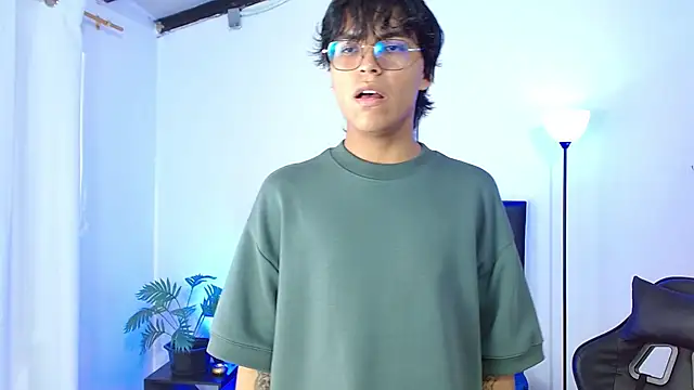 Snapshot of Maecum18 chatting on February 5, 2026, 9:41 pm Maecum18 online show from February 5, 2026, 9:41 pm